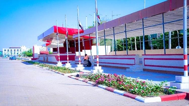 نفاذاً لموافقة الجهات الأمنية.. الانتقال إلى ساحة العروض يعزز تنظيم الوقفة الاحتجاجية في عدن