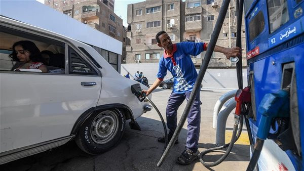 هل ترتفع أسعار البنزين والسولار في مصر؟.. تحركات النفط العالمية تثير الشكوك وتفتح باب المراجعة