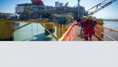 هل تستعد لأزمة اقتصادية عالمية؟ باركليز يفجر مفاجأة صادمة: النفط قد ينفجر إلى 120 دولار خلال أسابيع