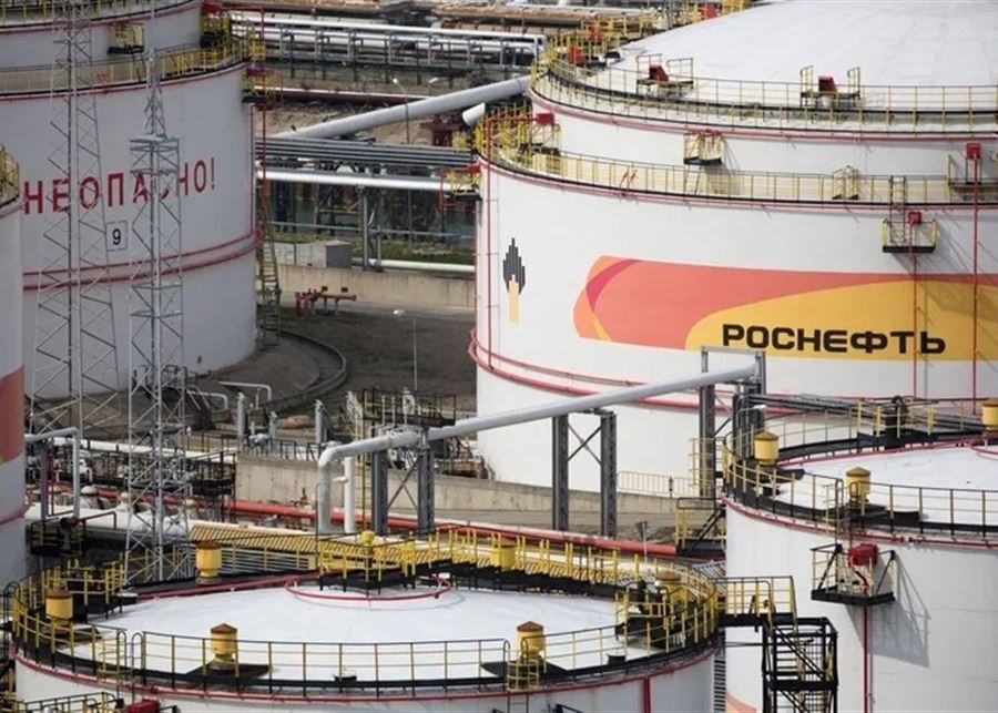 واشنطن ترفع القيود على بيع النفط الروسي في محاولة لتخفيف صدمة السوق