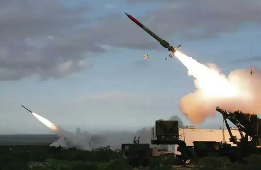 وزارة الدفاع السعودية تعلن عن سقوط صاروخ باليستي في منطقة غير مأهولة في خطوة تعكس تطورات أمنية غير متوقعة