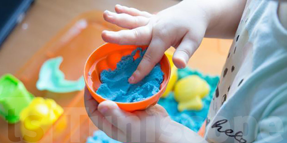 وزارة الصحة تحذر: عدم شراء ألعاب الرمل السحري للأطفال خوفًا من مخاطر صحية كبيرة