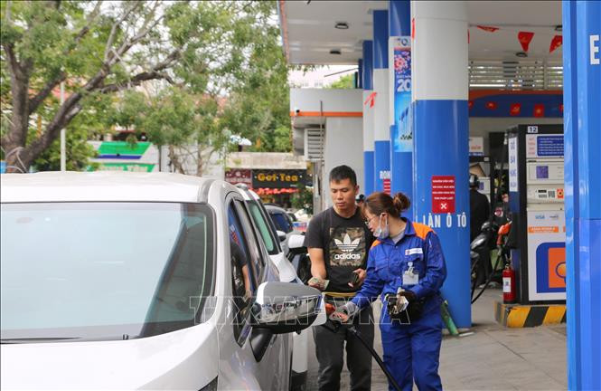 وزارة الصناعة والتجارة تتخذ إجراءات استباقية لاستقرار سوق البترول