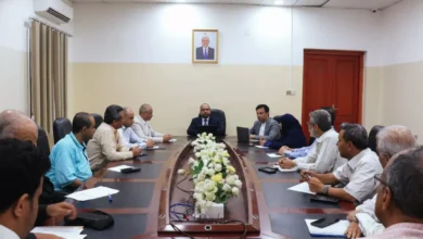 وزير الاتصالات اليمني يكشف عن خطة ثورية لبناء شبكة وطنية قوية وتصريحات صادمة حول العقوبات على الشركات المخالفة