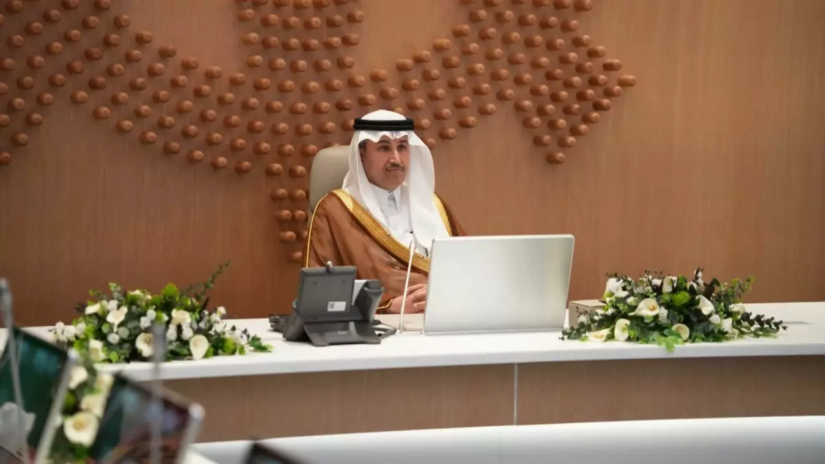 وزير يرد في الخامسة فجراً على تغريدة مواطن يثير تساؤلات حول فعالية الحكومة الرقمية وكشف حقيقة الأداء الحكومي