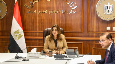 وزيرة التنمية المحلية تتابع إجراءات تحديد أسعار تعريفة الركوب الجديدة لسيارات الأجرة بعد زيادة أسعار المواد البترولية