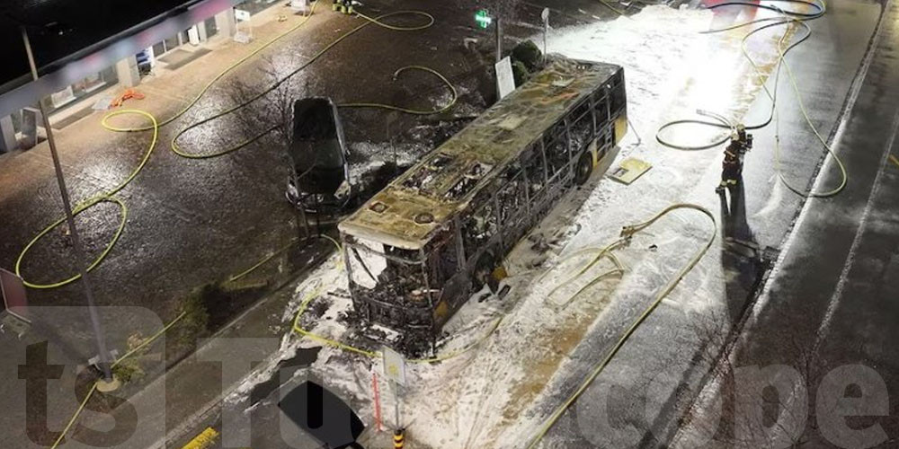 وفاة 6 أشخاص في حريق هائل يودي بحافلة بسويسرا