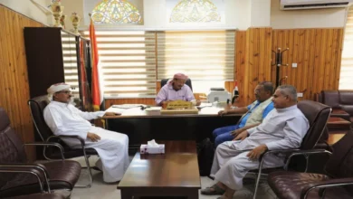 وكيل حضرموت يتخذ قرارًا حاسمًا بشأن جمرك الوديعة ويطلق خطة جديدة لتعزيز تيسير حركة المسافرين والتجار