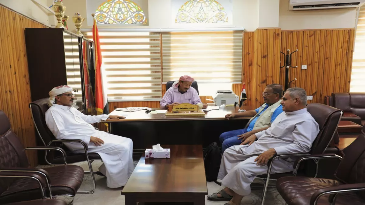 وكيل حضرموت يتخذ قرارًا حاسمًا بشأن جمرك الوديعة ويطلق خطة جديدة لتعزيز تيسير حركة المسافرين والتجار